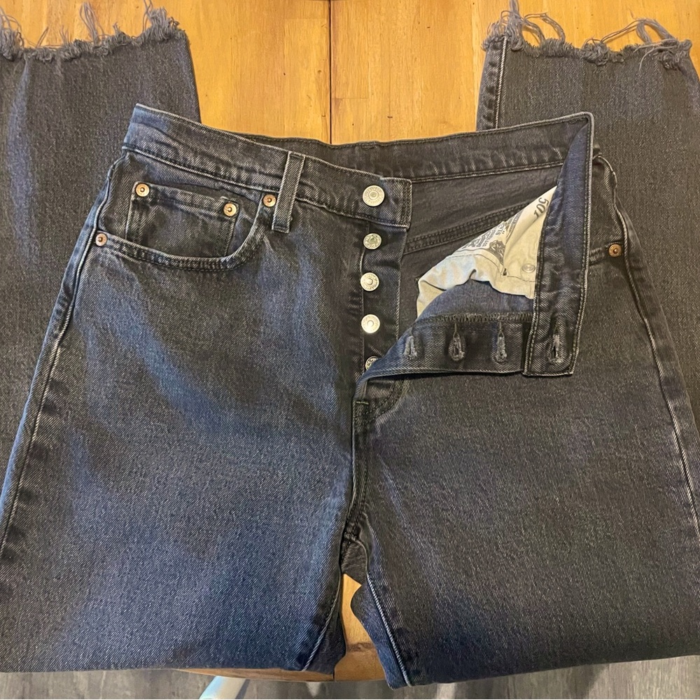 Levis 501 straight leg raw hem cropped jeans